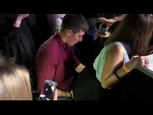 ❤️ Echte seks yn in Russyske nachtclub. 18-jierrich Russysk famke yn 'e anus en fagina neukt yn in nachtclub ❤️❌ Fucking video by ús fy.hentai-ita.ru ﹏